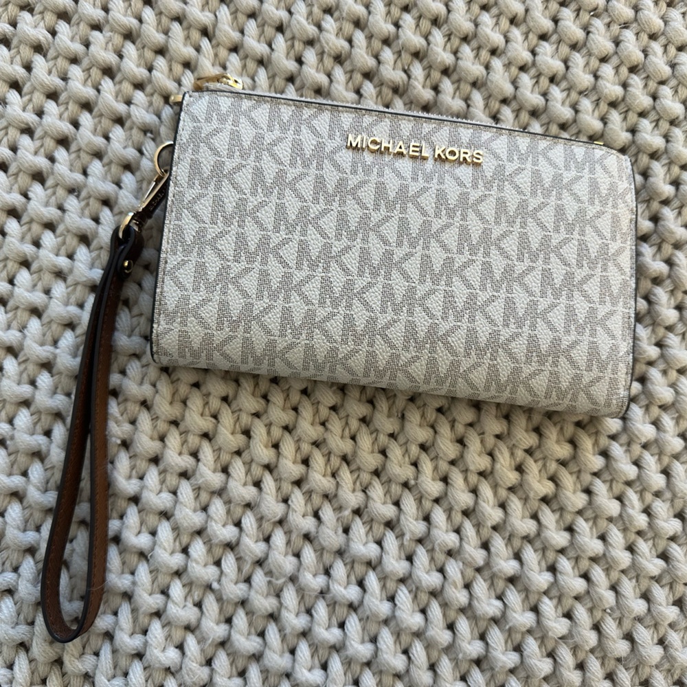 Michael Kors Jet Set Double Zip